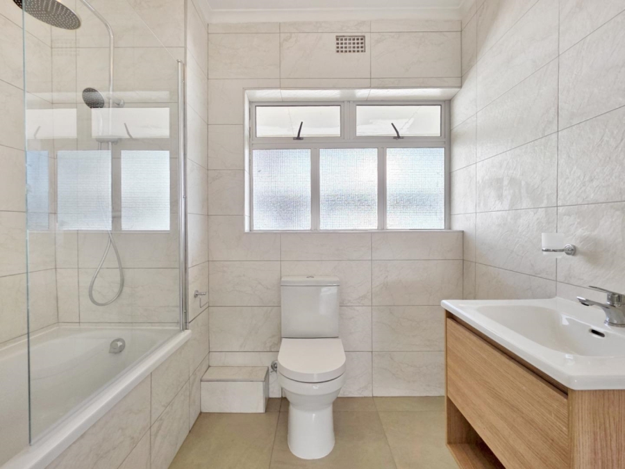 To Let 2 Bedroom Property for Rent in Three Anchor Bay Western Cape